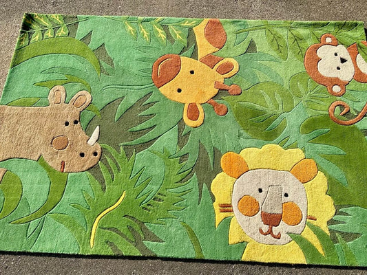 Children's rug with jungle animals design on a green background
