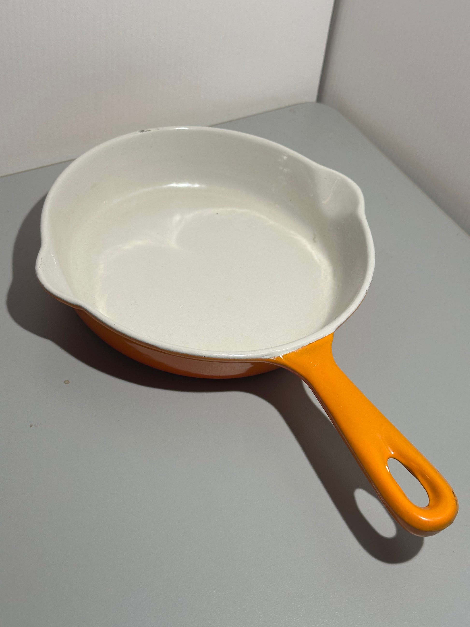 Cousances Le Creuset #16 Flame Orange Skillet – Vintage 6 Cousances Le Creuset #16 Flame Orange Skillet – Vintage 6